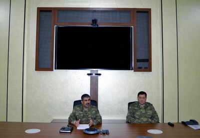 Министр обороны Азербайджана провел заседание в прифронтовой зоне - ФОТО