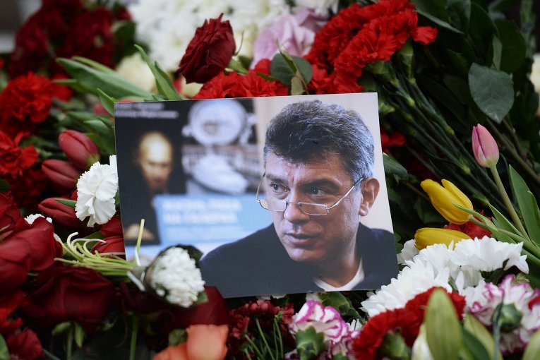 Движение в центре Москвы приостановлено в связи с трауром по Немцову