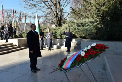 Ильхам Алиев посетил могилу Неизвестного солдата в Софии - ФОТО
