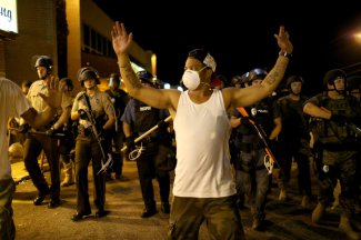 Минюст США выявил признаки расизма в действиях полиции Фергюсона