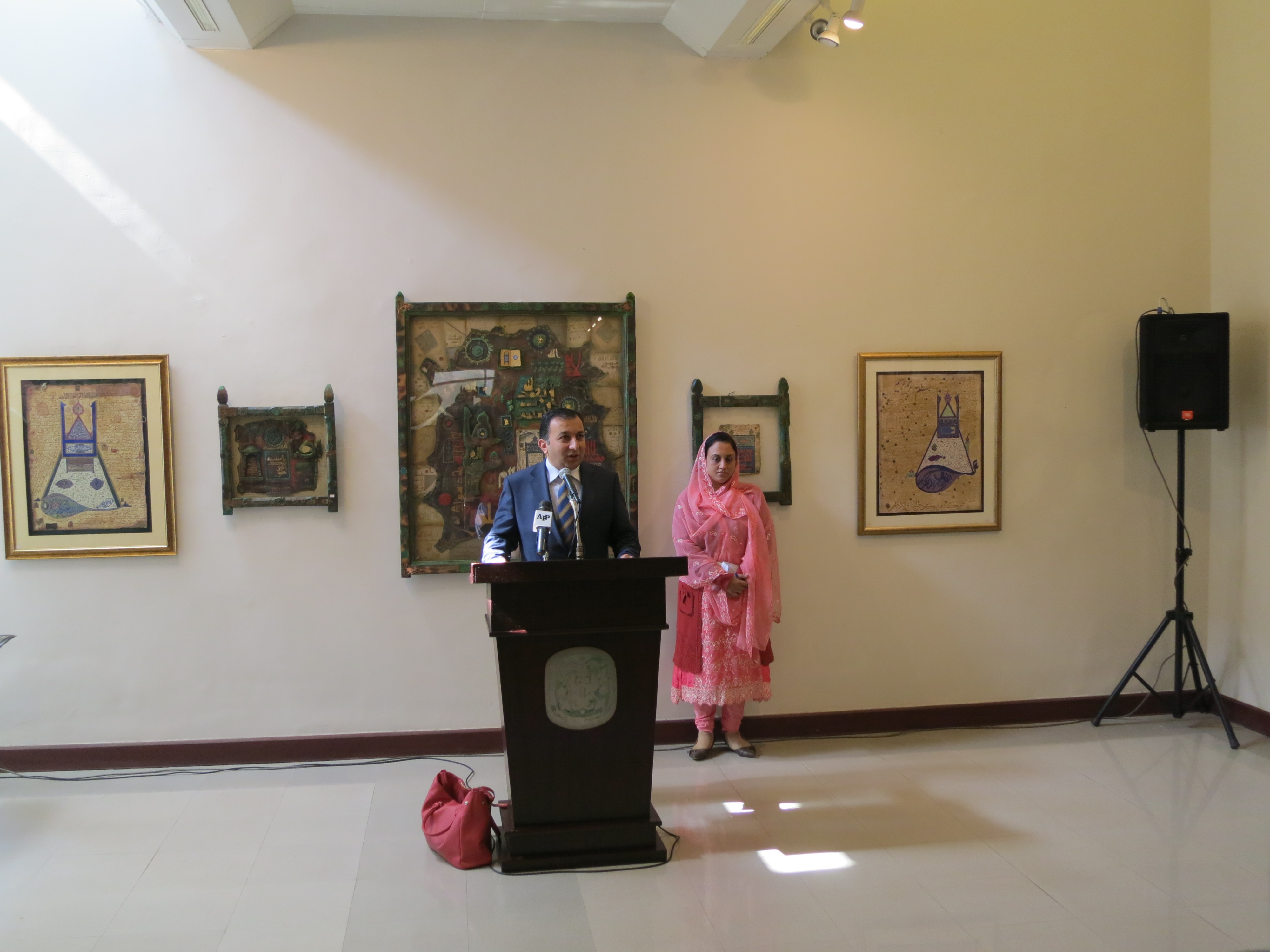 Посольство Азербайджана оказало поддержку организации в Исламабаде выставки известного пакистанского художника – ФОТО