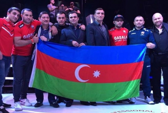 Азербайджанский боец одержал досрочную победу на турнире в Украине