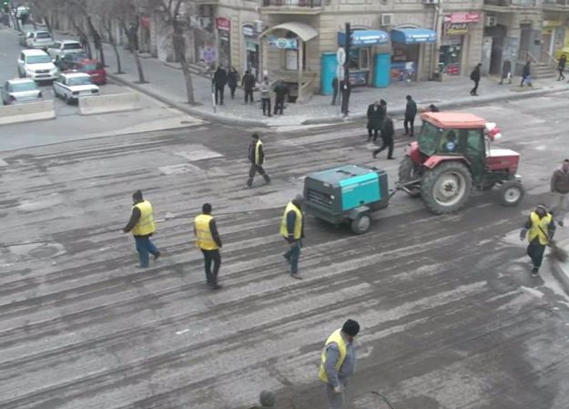 На участке проспекта Азадлыг ограничено движение (ФОТО)