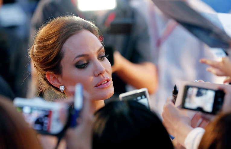 Анджелине Джоли удалили яичники из-за риска заболевания раком
