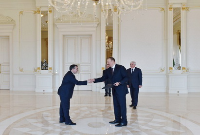 Президент Ильхам Алиев принял верительные грамоты новоназначенного посла Восточной Республики Уругвай в Азербайджане - ФОТО