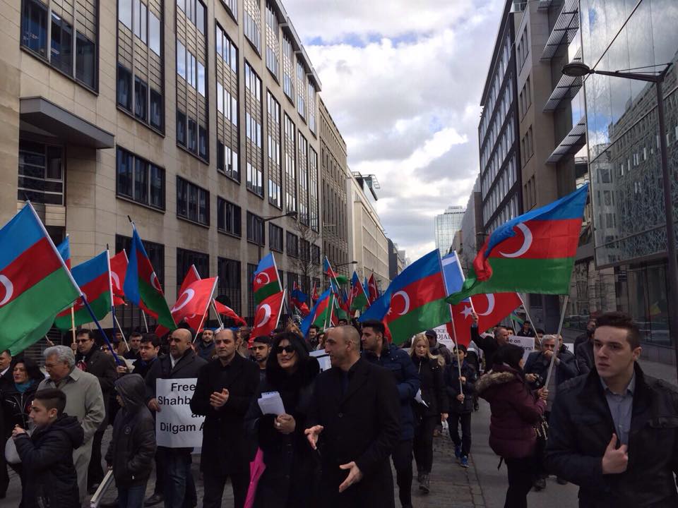 Азербайджанская и турецкая диаспоры провели в Брюсселе акцию протеста - ФОТО