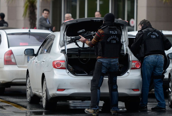 Вооруженные люди пытались захватить полицейский участок в Стамбуле