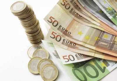 Официальный курс на 2 апреля: манат продолжает укрепляться по отношению к евро
