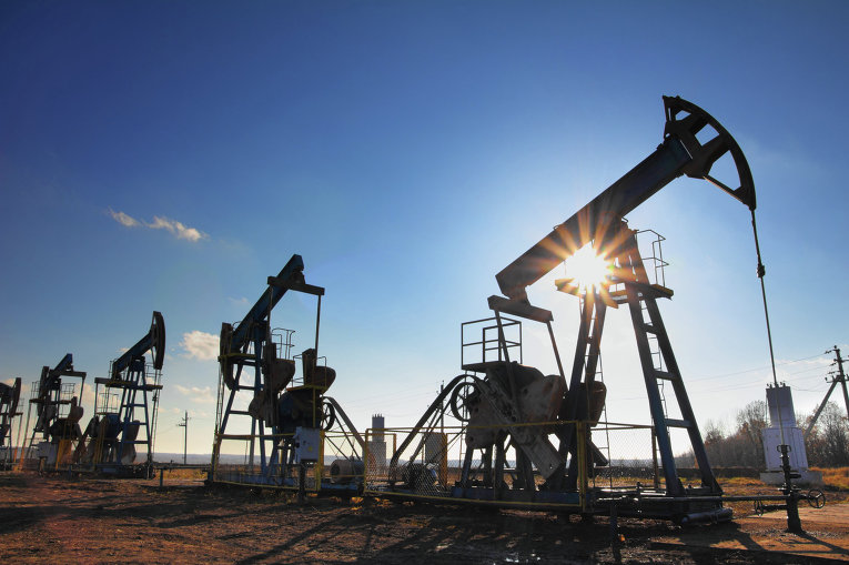Цены на нефть спекулятивно корректируются после резкого падения вчера