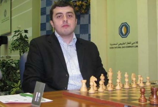 Гадир Гусейнов поднялся на 11-е место на турнире в ОАЭ