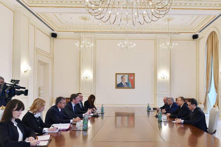 Ильхам Алиев принял премьер-министра Сербии - ФОТО