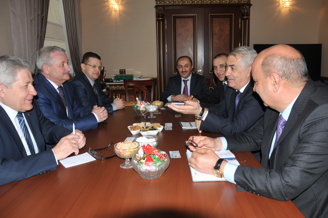 В ЗАО «Азербайджанские железные дороги» обсудили пути расширения сотрудничества с Беларусью