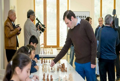 Участники Shamkir Chess провели сеанс одновременной игры в Шамкирской шахматной школе - ФОТО