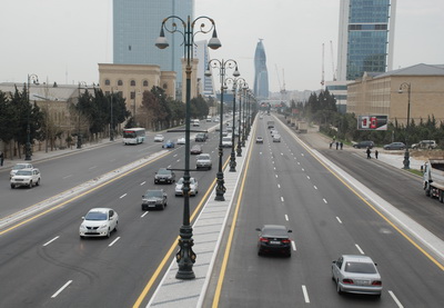 В ускоренном темпе идет ремонт одного из центральных проспектов Баку - ФОТО
