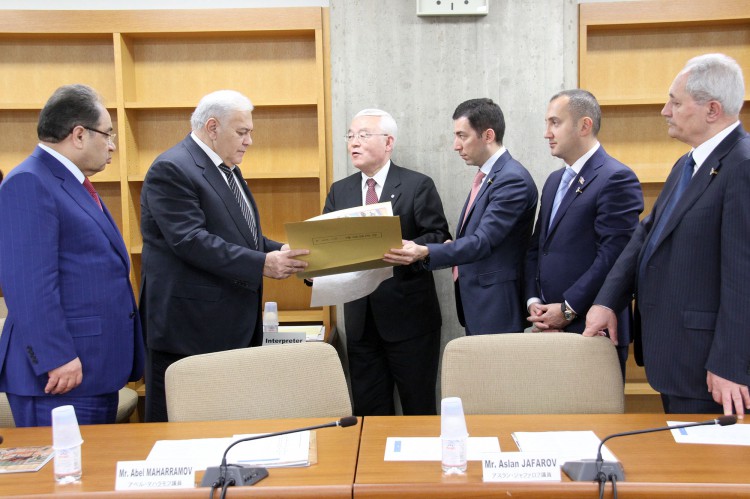 Азербайджанская делегация ознакомилась с библиотекой парламента Японии