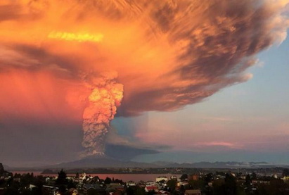 В Чили вновь объявлена эвакуация из-за извержения вулкана Кальбуко