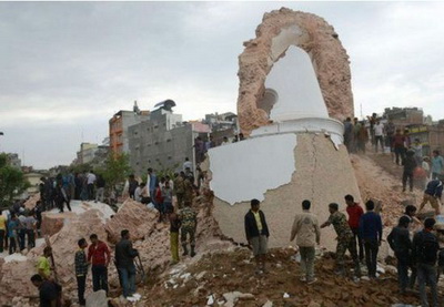 Число жертв землетрясения в Непале приблизилось к 900 - ФОТО - ОБНОВЛЕНО