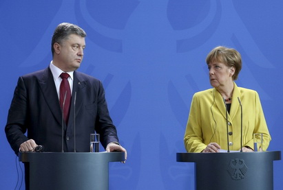 Порошенко и Меркель высказались за выполнение минских соглашений всеми сторонами конфликта