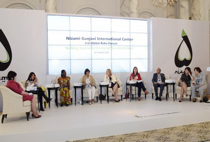 В центре внимания на панельном заседании была роль женщин в сохранении мира - ФОТО