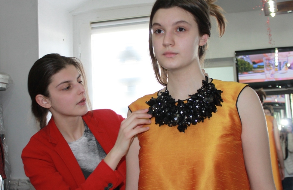 17-летний дизайнер Джамиля Меликова представит на Baku Fashion Week коллекцию, посвященную Гобустану - ФОТО