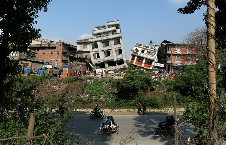 СМИ: число жертв землетрясения в Непале превысило 7 тысяч
