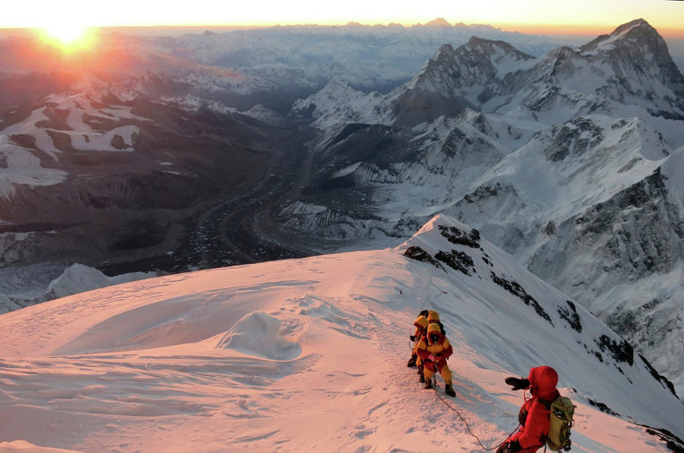 Эверест стал ниже после мощного землетрясения в Непале