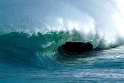 Мощная волна обрушилась на мексиканский курорт Акапулько