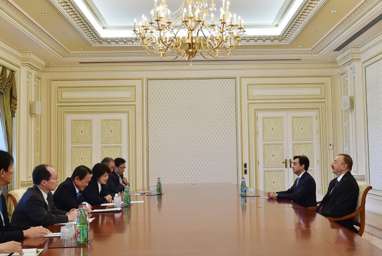 Президент Ильхам Алиев принял делегацию под руководством зампремьера Японии - ФОТО