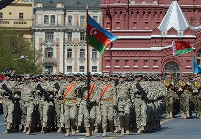Азербайджанские военнослужащие прошли маршем на Параде Победы в Москве – ФОТО