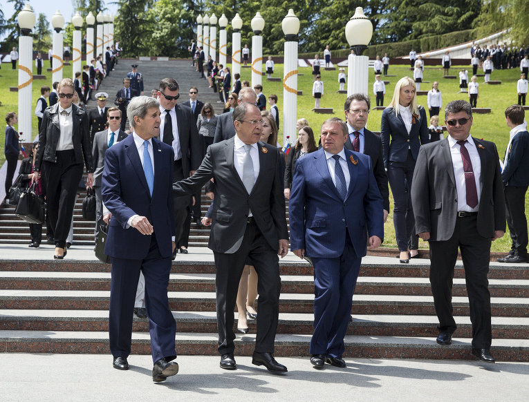 Путин проводит в Сочи встречу с Керри и Лавровым