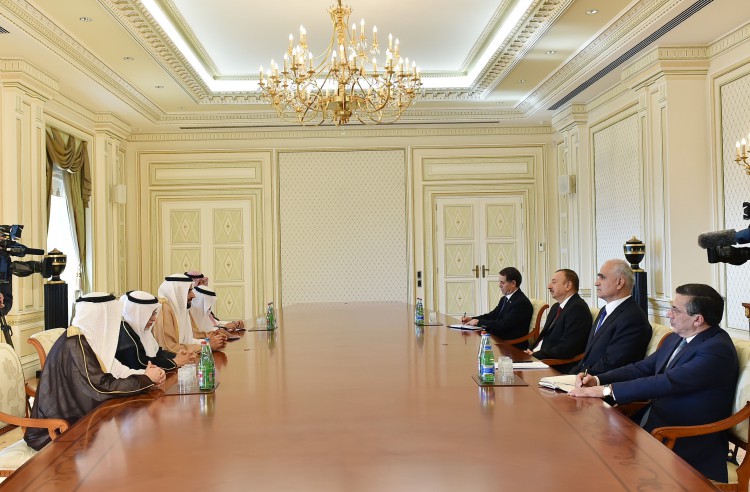 Ильхам Алиев принял делегацию во главе с министром торговли и промышленности Королевства Саудовская Аравия - ФОТО