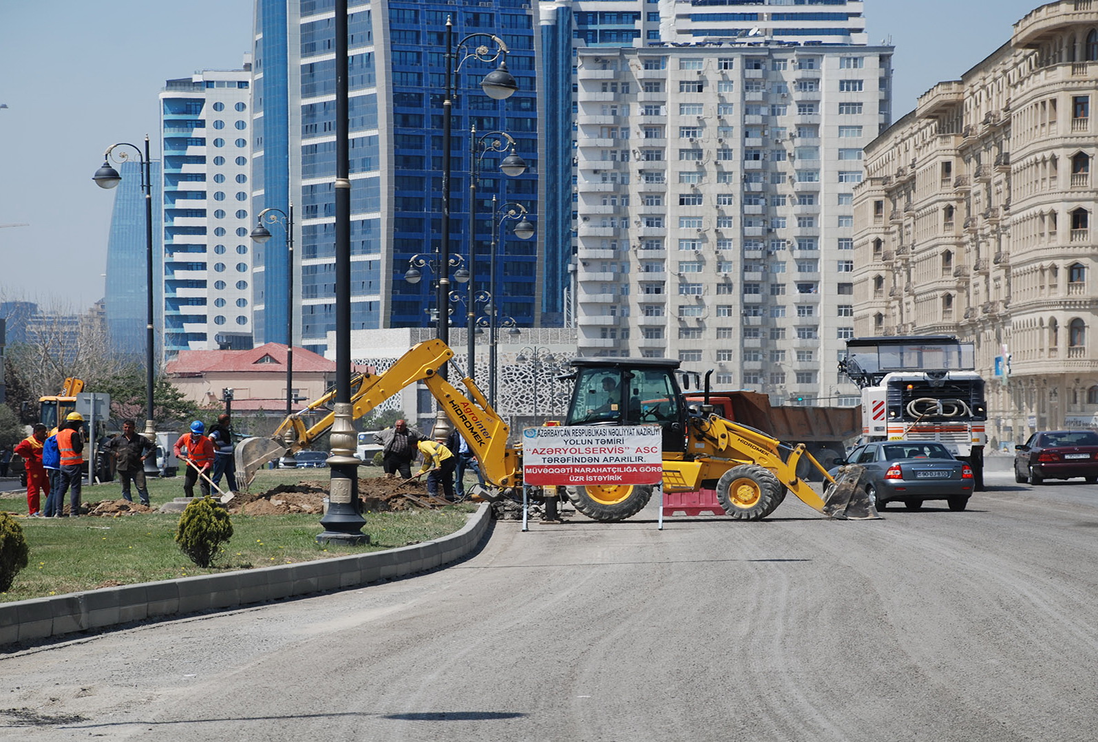 В Баку закрыт на ремонт участок одного из центральных проспектов – ФОТО