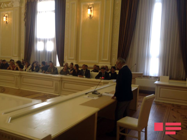 В Баку проходит встреча главы Исполнительной власти города с жителями сгоревшего дома - ФОТО