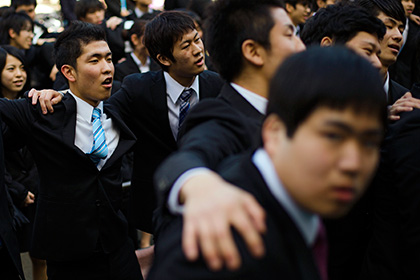 В Японии уволенным за отказ петь гимн учителям выплатят 4,5 миллиона долларов