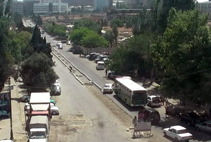 Ограничено движение на одной из оживленных дорог Баку – ФОТО