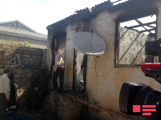 В Баку сгорел жилой дом, есть погибший - ФОТО