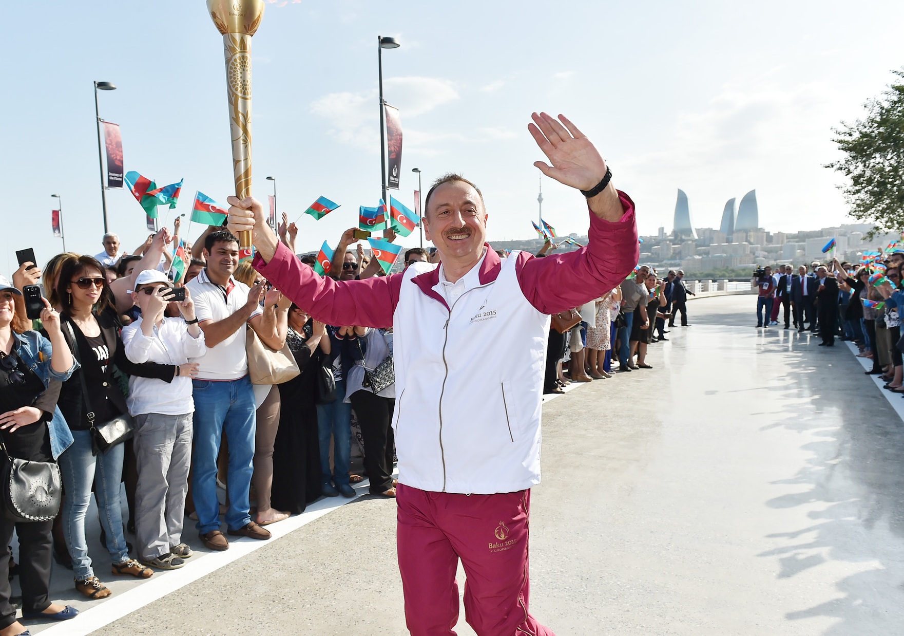 Президент Ильхам Алиев принял эстафету факела Европейских игр-2015 - ФОТО - ВИДЕО