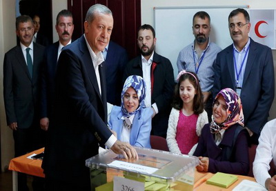 Президент Турции проголосовал на парламентских выборах