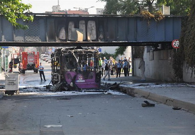 В результате аварии в Стамбуле взорвался автобус - ВИДЕО