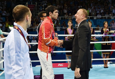 Президент Ильхам Алиев наградил боксеров, победивших на Евроиграх - ФОТО