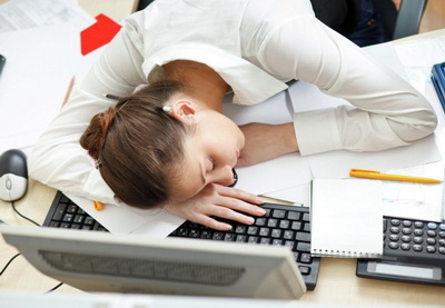 Исследование: сон на рабочем месте может быть полезен