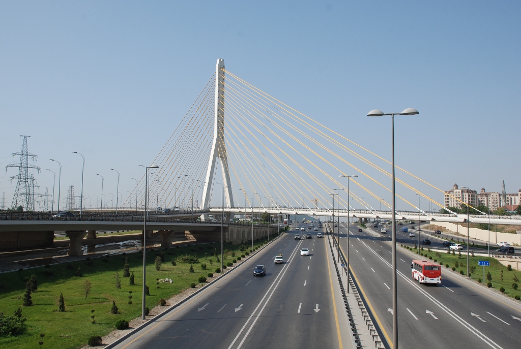 Запрет на въезд в Баку автомобилей из регионов может остаться в силе