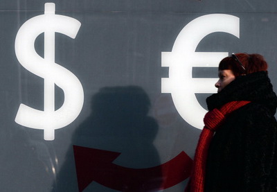 Евро после греческого референдума упал к доллару на 1,12%