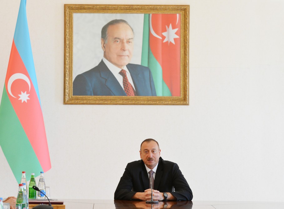 Ильхам Алиев: «Существование в Азербайджане свободной печати облегчает и мою работу» - ФОТО