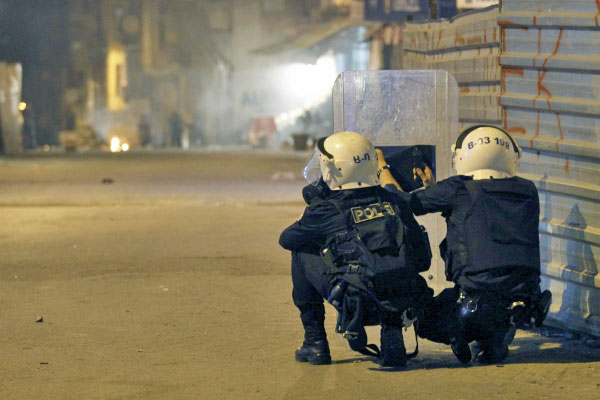 В Стамбуле неизвестные обстреляли полицейских