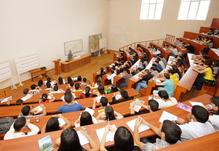 Большинство азербайджанских студентов  довольны качеством образования в стране - ОПРОС