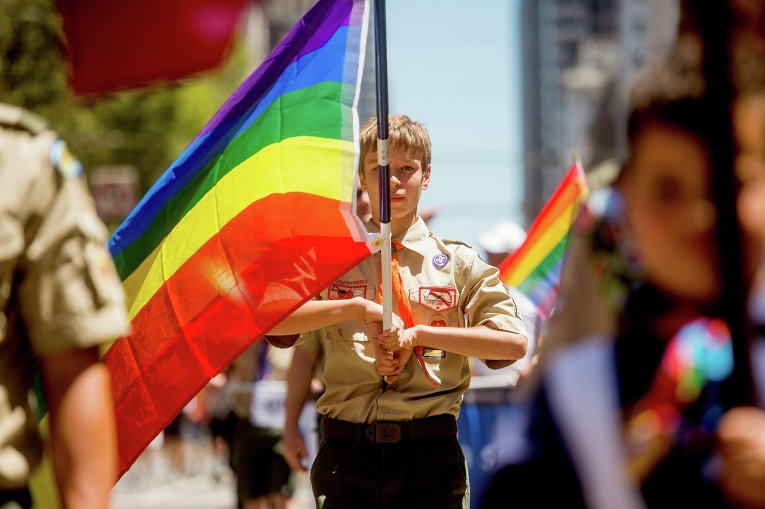 В США взрослым геям разрешили руководить бойскаутами