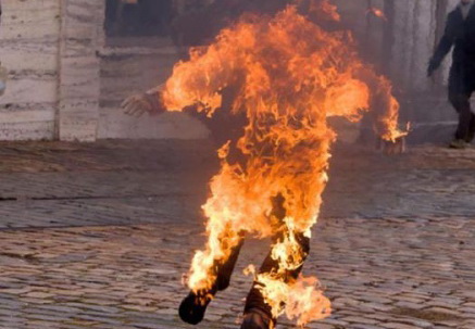 В Баку мужчина совершил акт самосожжения