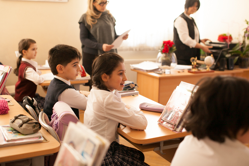 В Азербайджане начат мониторинг качества школьной формы