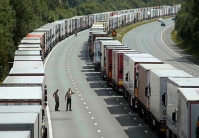 Почти 10 тысяч грузовиков заблокированы из-за протестов мигрантов в порту Кале